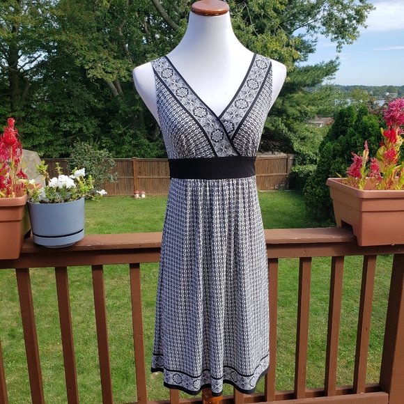 Dress Wrap Tie Back Black White Print Sz 6 - Picture 7 of 7